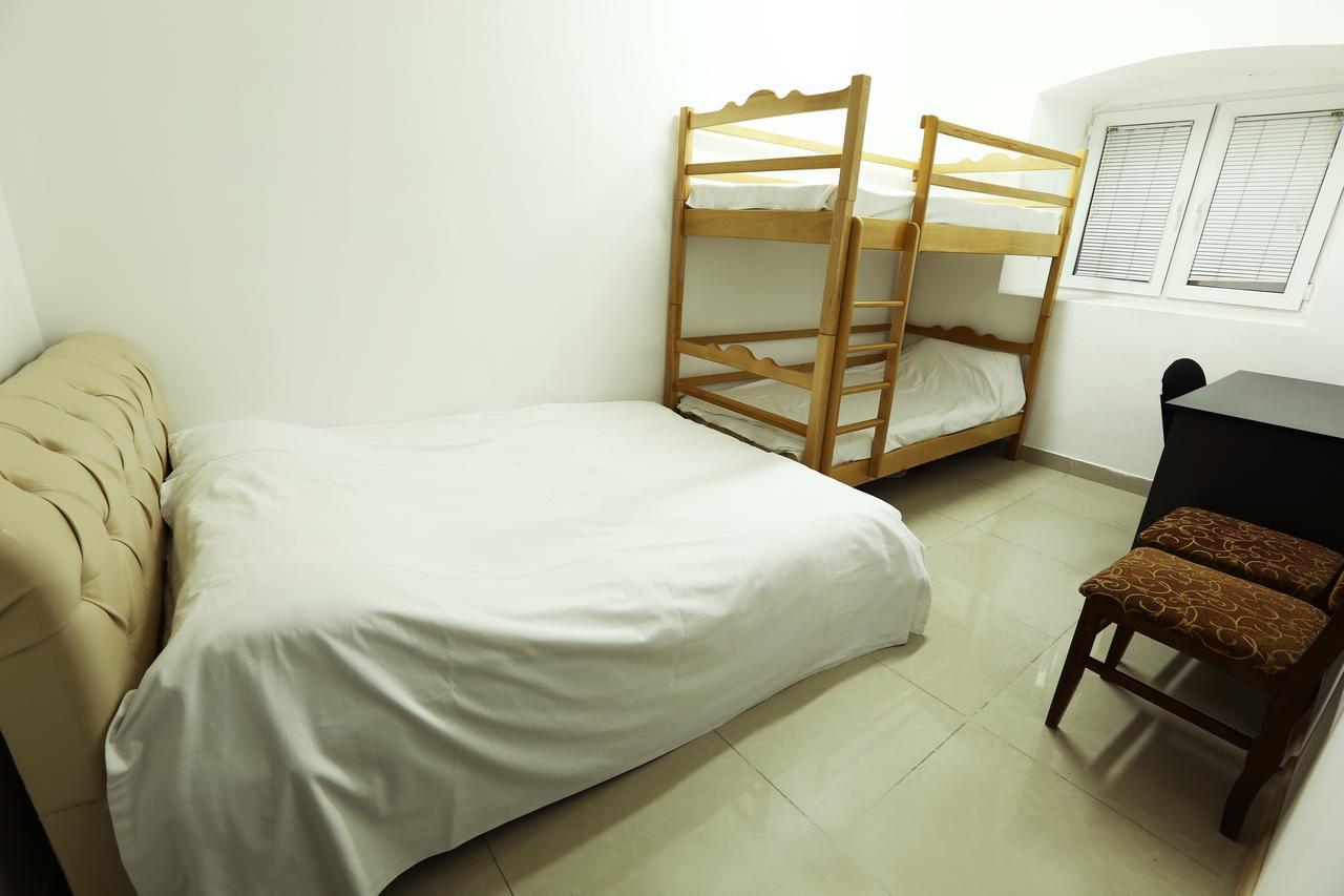 Byron Hostel Ереван Екстериор снимка