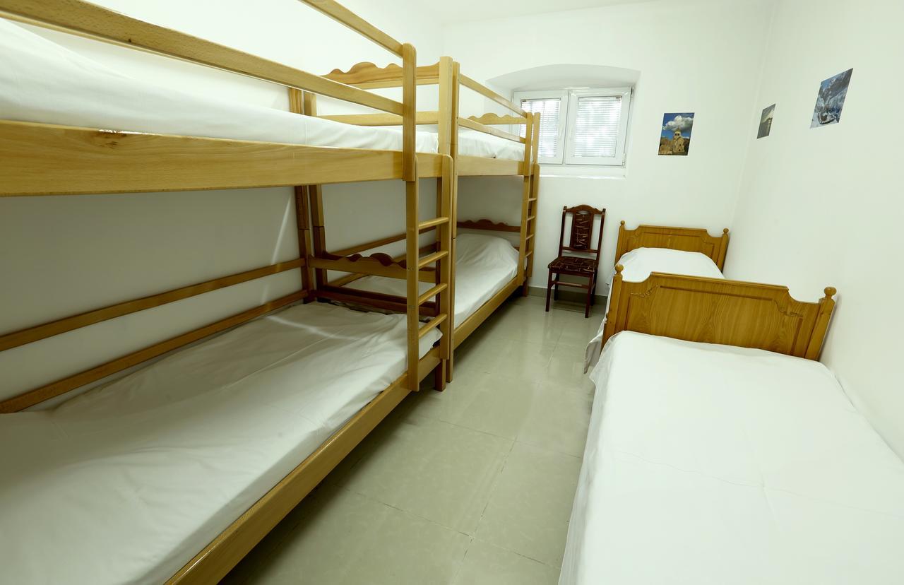 Byron Hostel Ереван Екстериор снимка