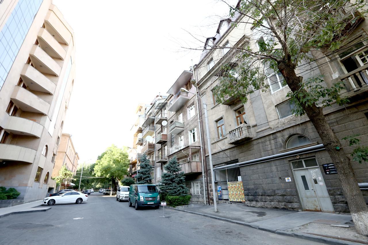 Byron Hostel Ереван Екстериор снимка