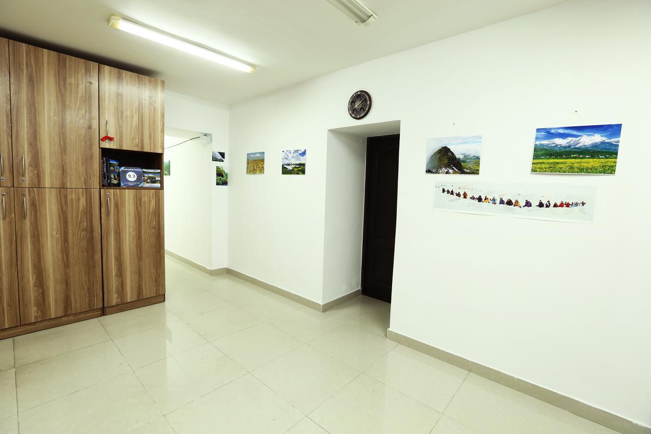 Byron Hostel Ереван Екстериор снимка