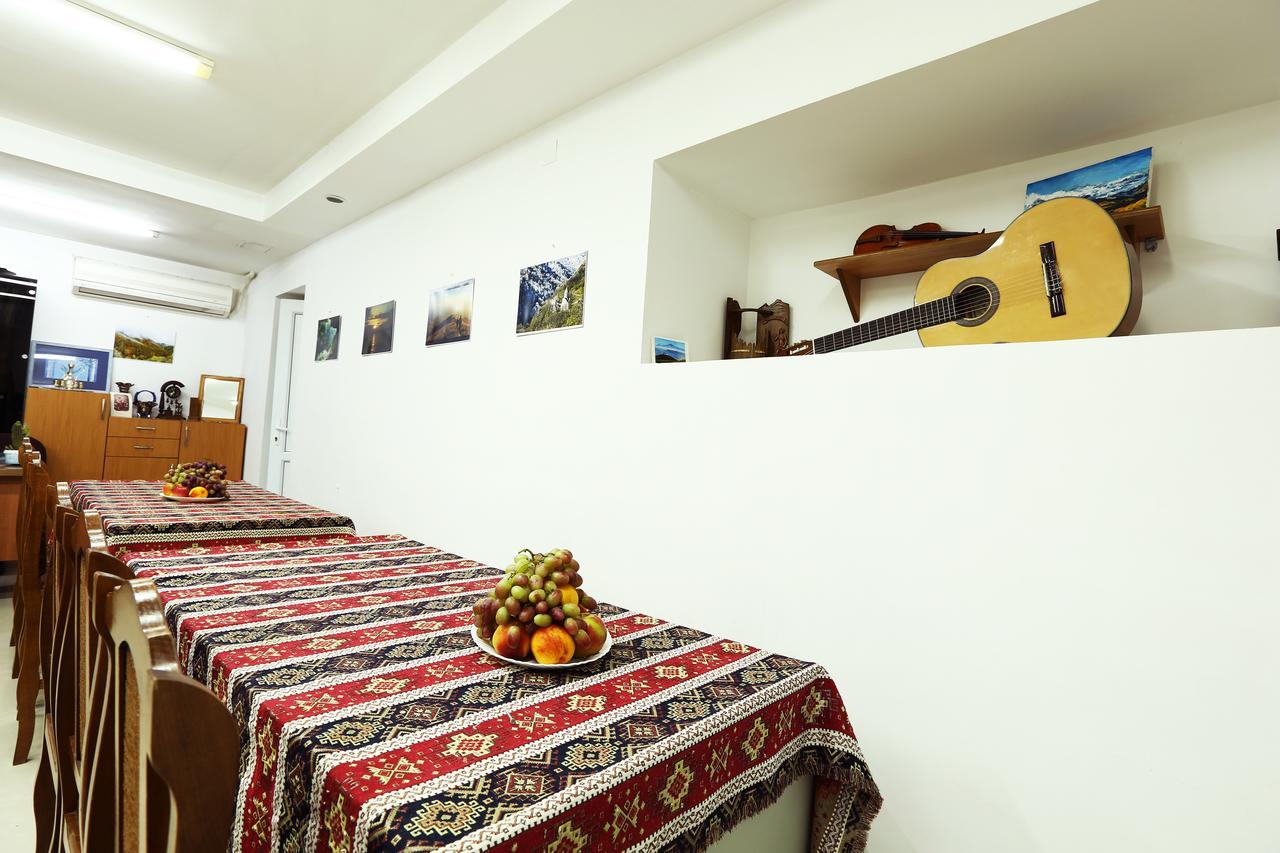 Byron Hostel Ереван Екстериор снимка