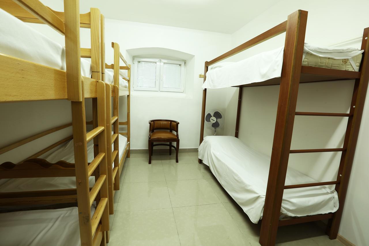 Byron Hostel Ереван Екстериор снимка