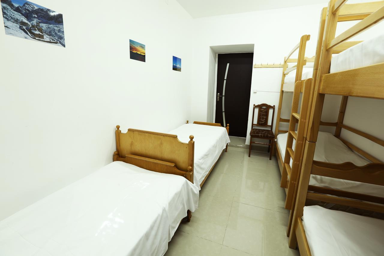 Byron Hostel Ереван Екстериор снимка