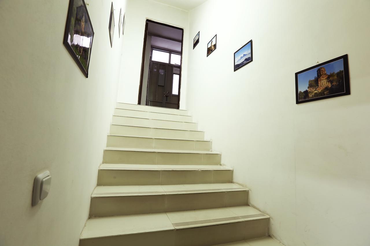 Byron Hostel Ереван Екстериор снимка