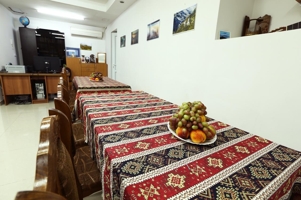 Byron Hostel Ереван Екстериор снимка