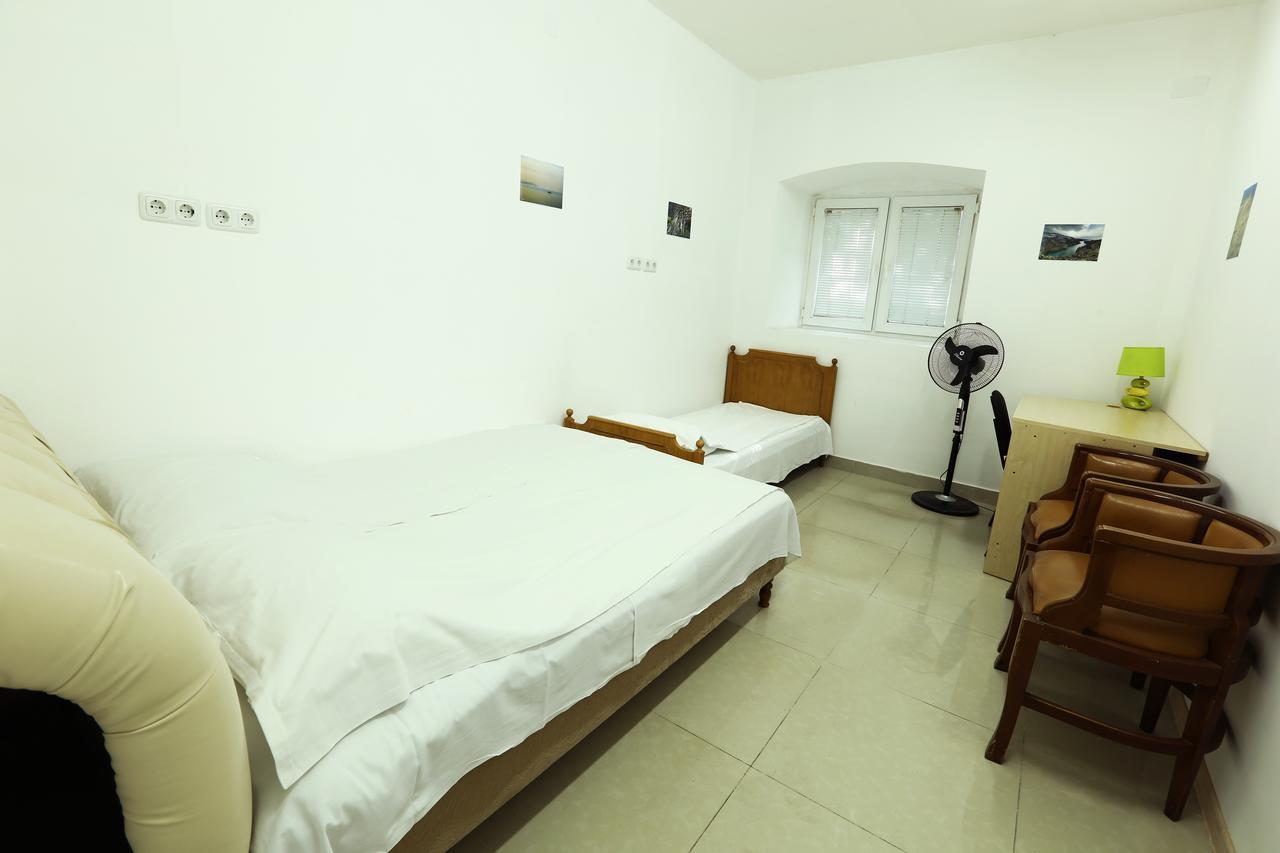 Byron Hostel Ереван Екстериор снимка