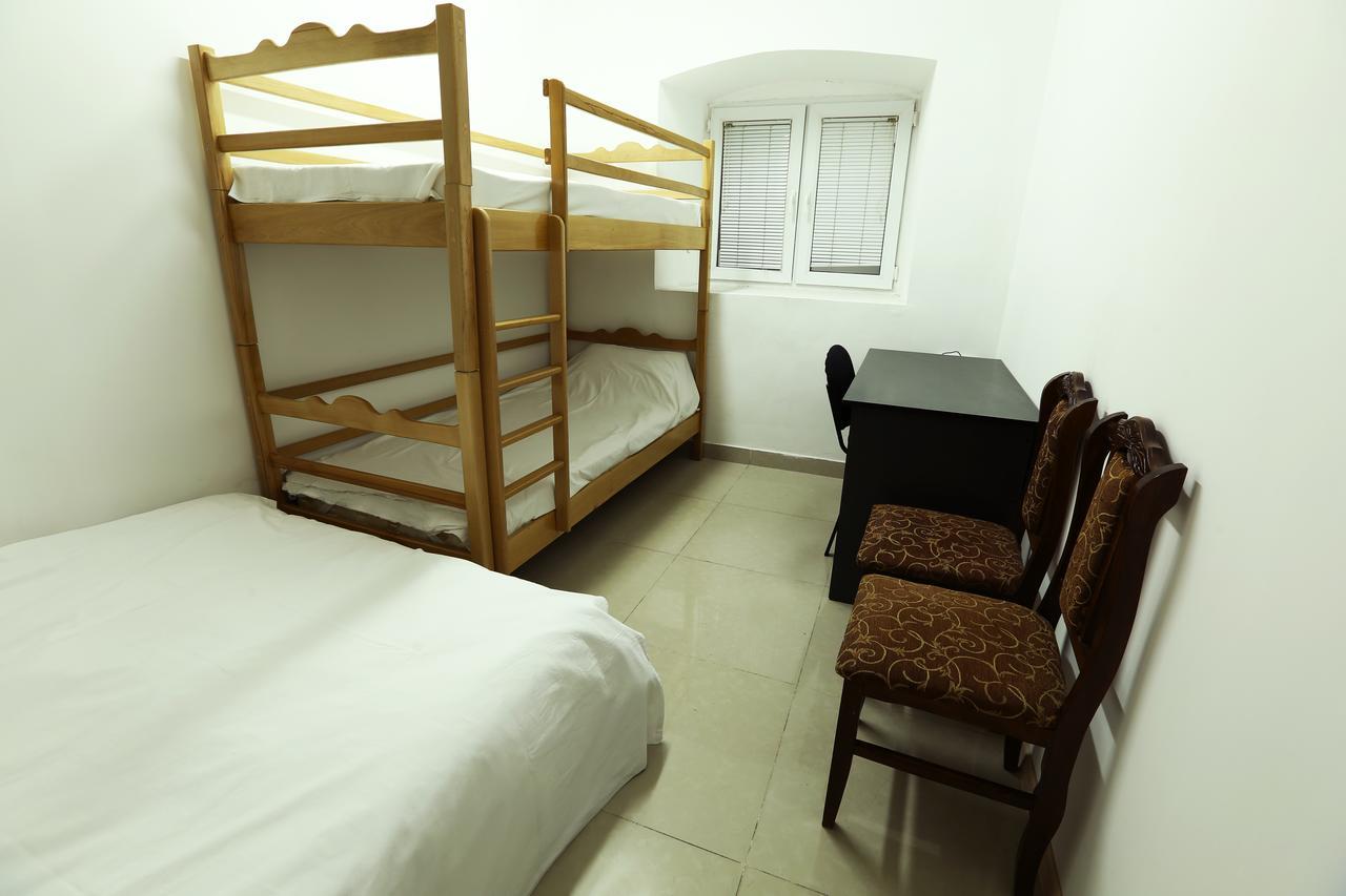 Byron Hostel Ереван Екстериор снимка
