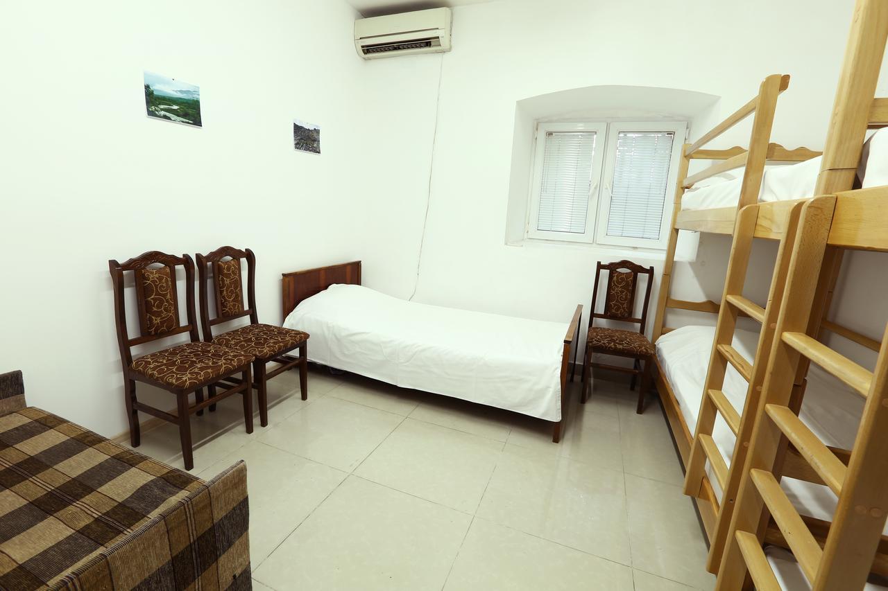 Byron Hostel Ереван Екстериор снимка