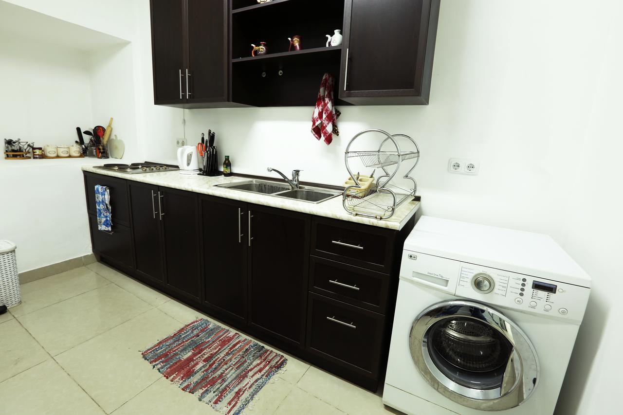 Byron Hostel Ереван Екстериор снимка
